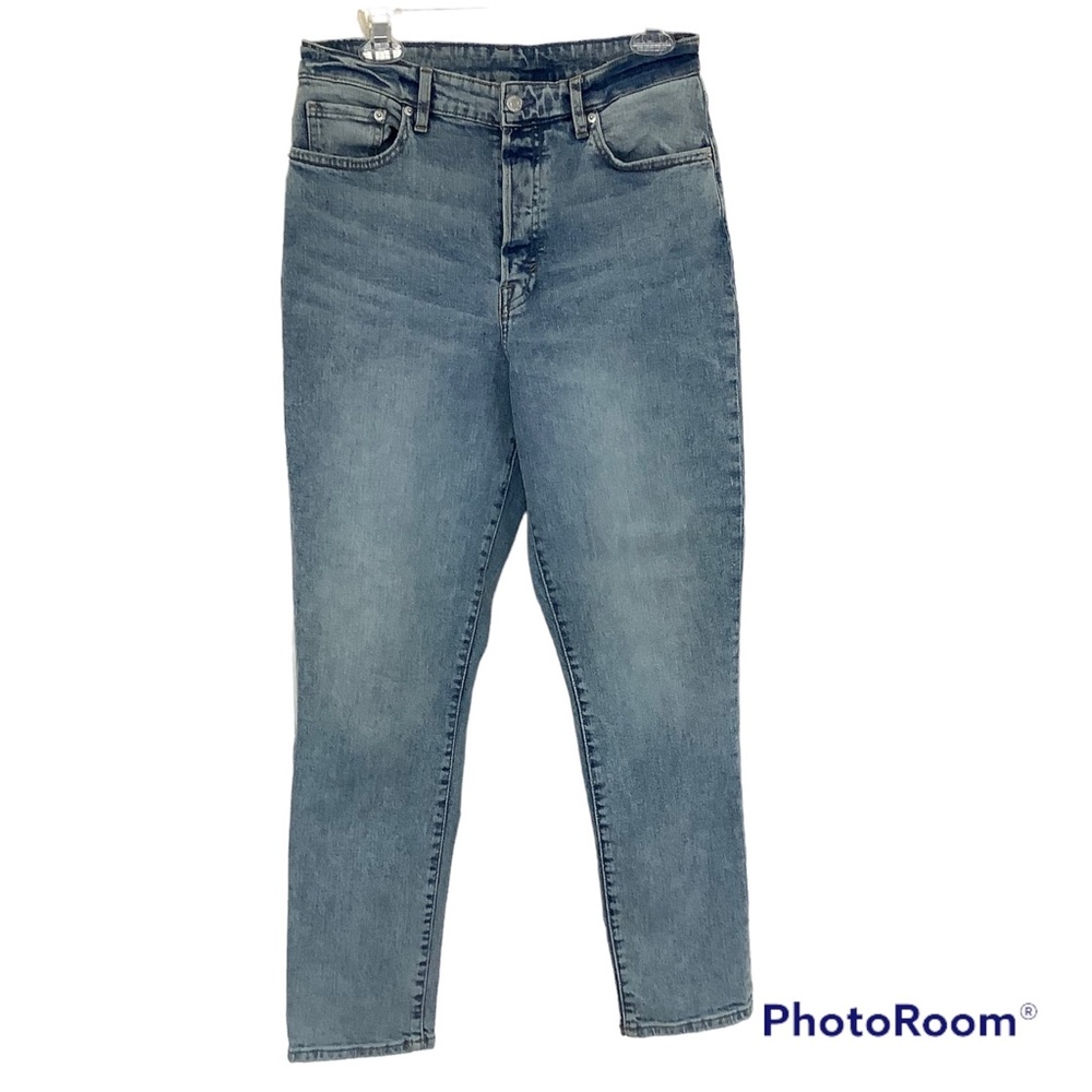 H&M Womens Size 8 High Waist Mom 5 Button Jeans 30”x27.5”